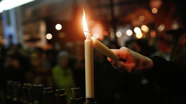 Зажжение ханукальных свечей