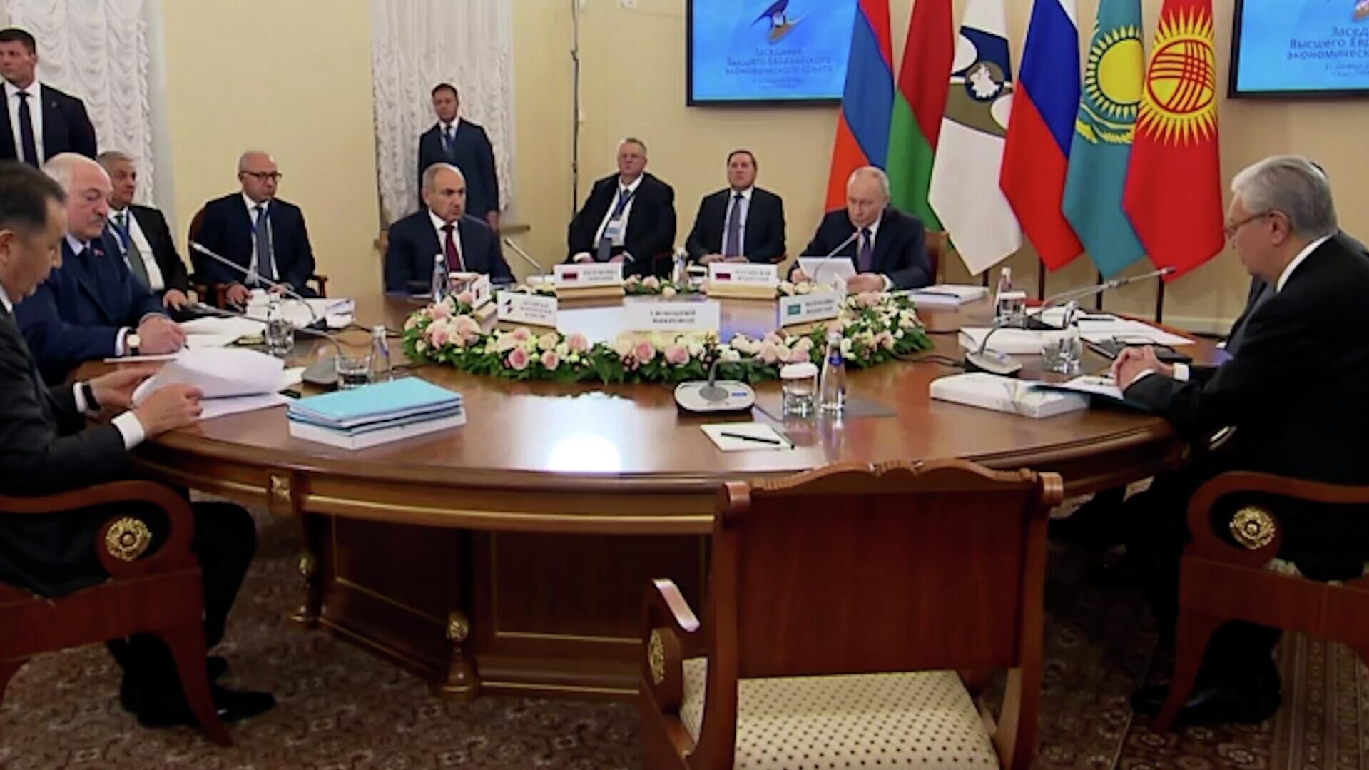 Владимир Путин на заседании Высшего Евразийского экономического совета - РИА Новости, 1920, 21.12.2025