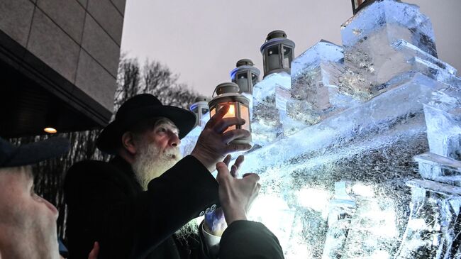 Раввин синагоги на Большой Бронной Ицхак Коган на фестивале Рекорд света в честь Хануки у Мемориальной синагоги на Поклонной горе