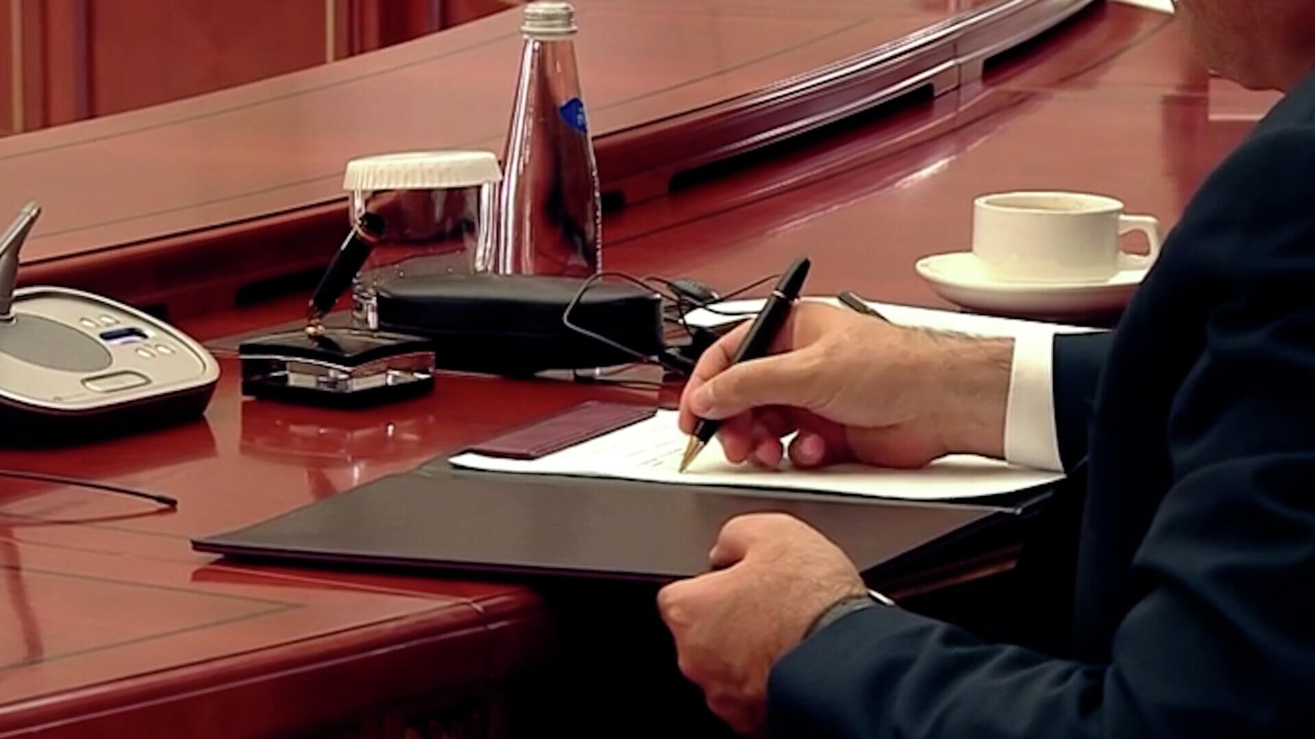 Подписание документов по итогам заседания Высшего Евразийского экономического совета - РИА Новости, 1920, 21.12.2025