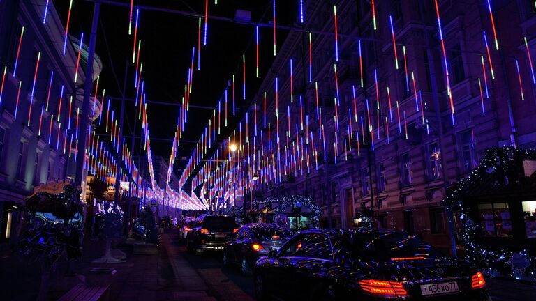 Новогодняя иллюминация на улице Большая Дмитровка в Москве (2014)