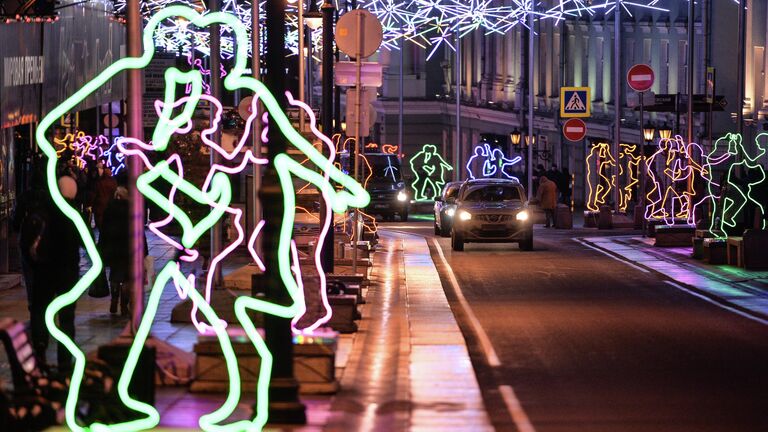 Новогодняя иллюминация на улице Большая Дмитровка, украшенной к встрече Нового 2016 года