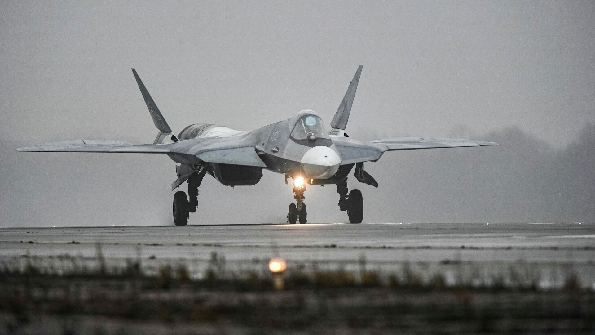 Истребитель Су-57 совершил первый полет с двигателем пятого поколения в Жуковском - РИА Новости, 1920, 22.12.2025