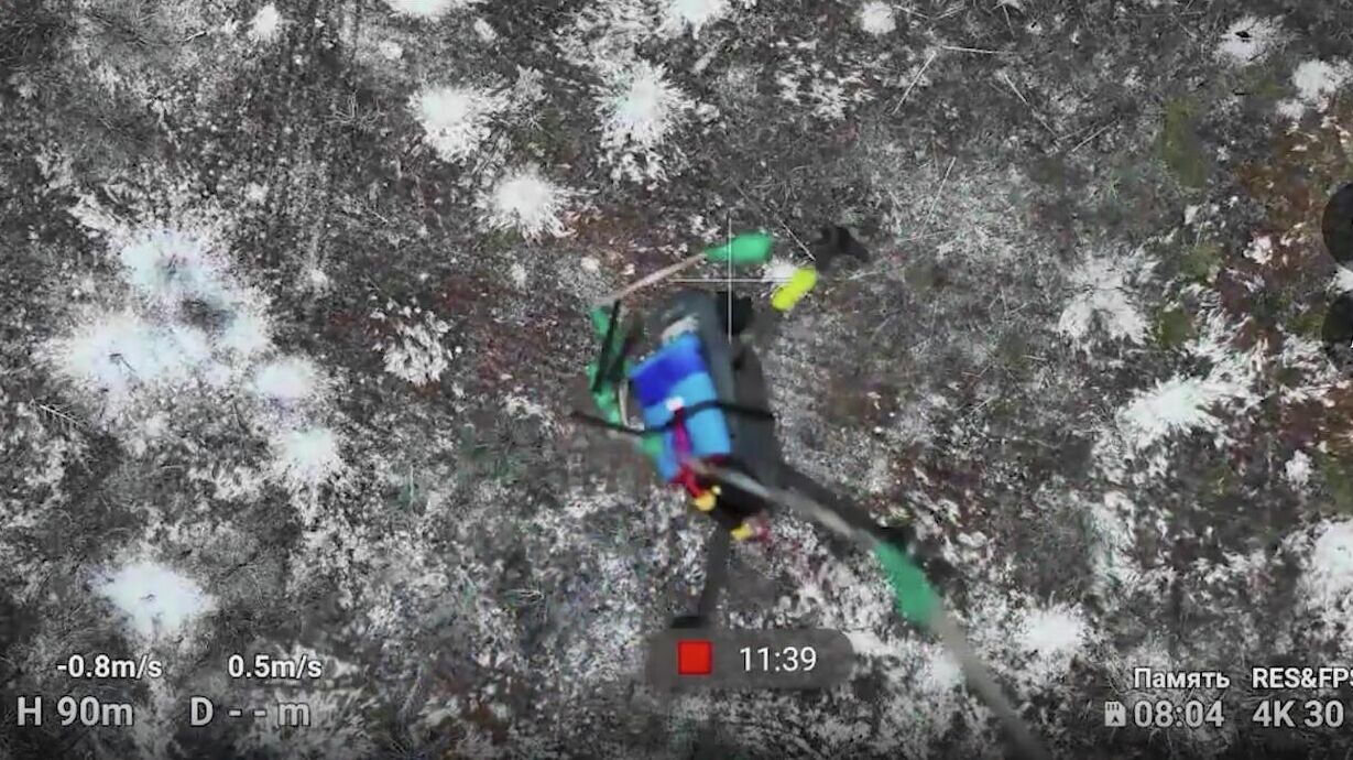 Нейтрализация квадрокоптера ВСУ с помощью специального устройства Верёвка - РИА Новости, 1920, 22.12.2025