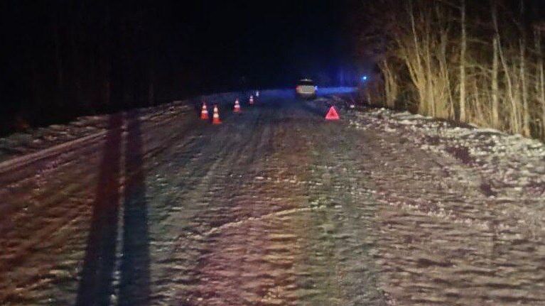 Место происшествия, где водитель автомобиля Lifan наехал на 10-летнего мальчика, которого водитель автомобиля Лада Гранта катал на тюбинге - РИА Новости, 1920, 22.12.2025