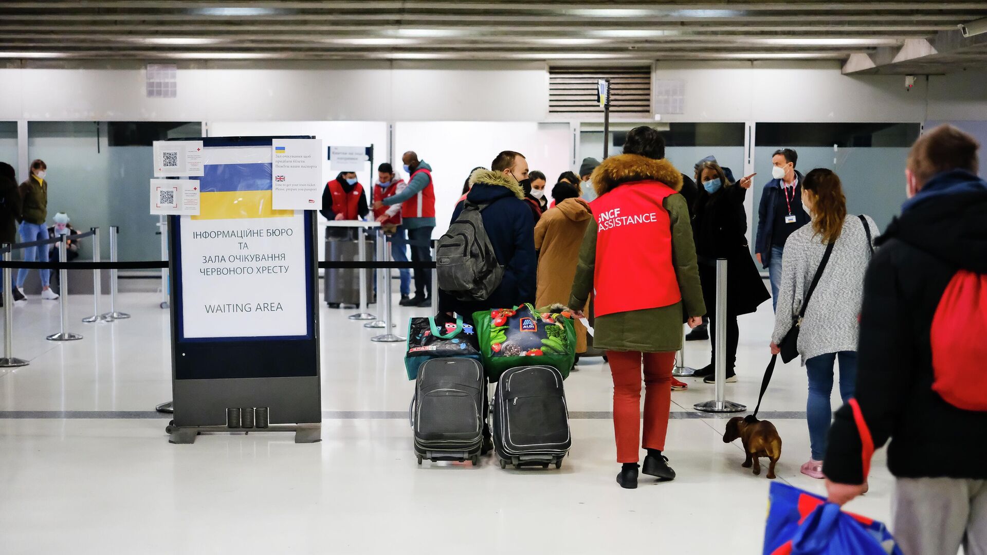 Украинские беженцы на вокзале Гар де Лион в Париже, Франция Украинские беженцы на вокзале Гар де Лион в Париже, Франция - РИА Новости, 1920, 22.12.2025