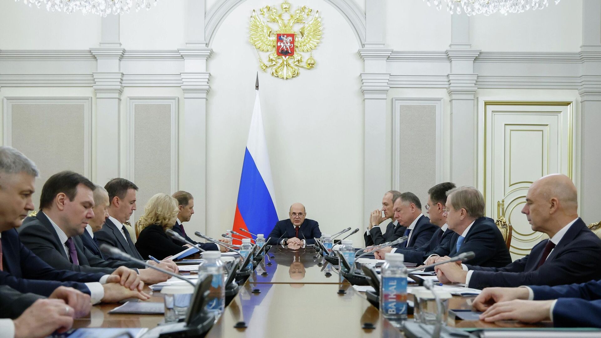 Председатель правительства РФ Михаил Мишустин проводит совещание с вице-премьерами РФ - РИА Новости, 1920, 22.12.2025