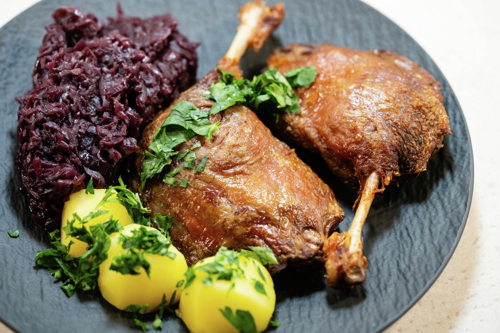 Гусь с картофелем - РИА Новости, 1920, 22.12.2025