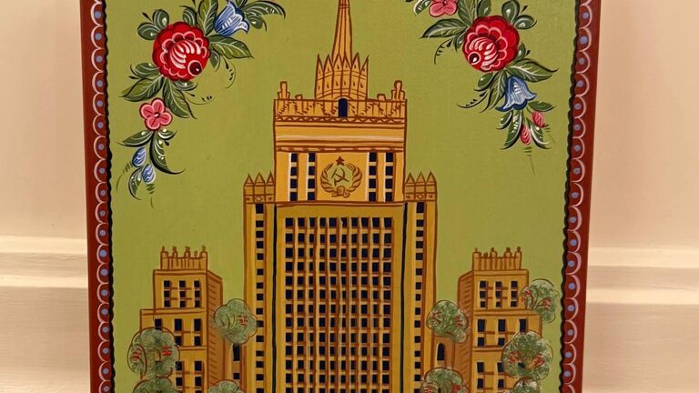 Доски с городецкой росписью, подаренные МИД России