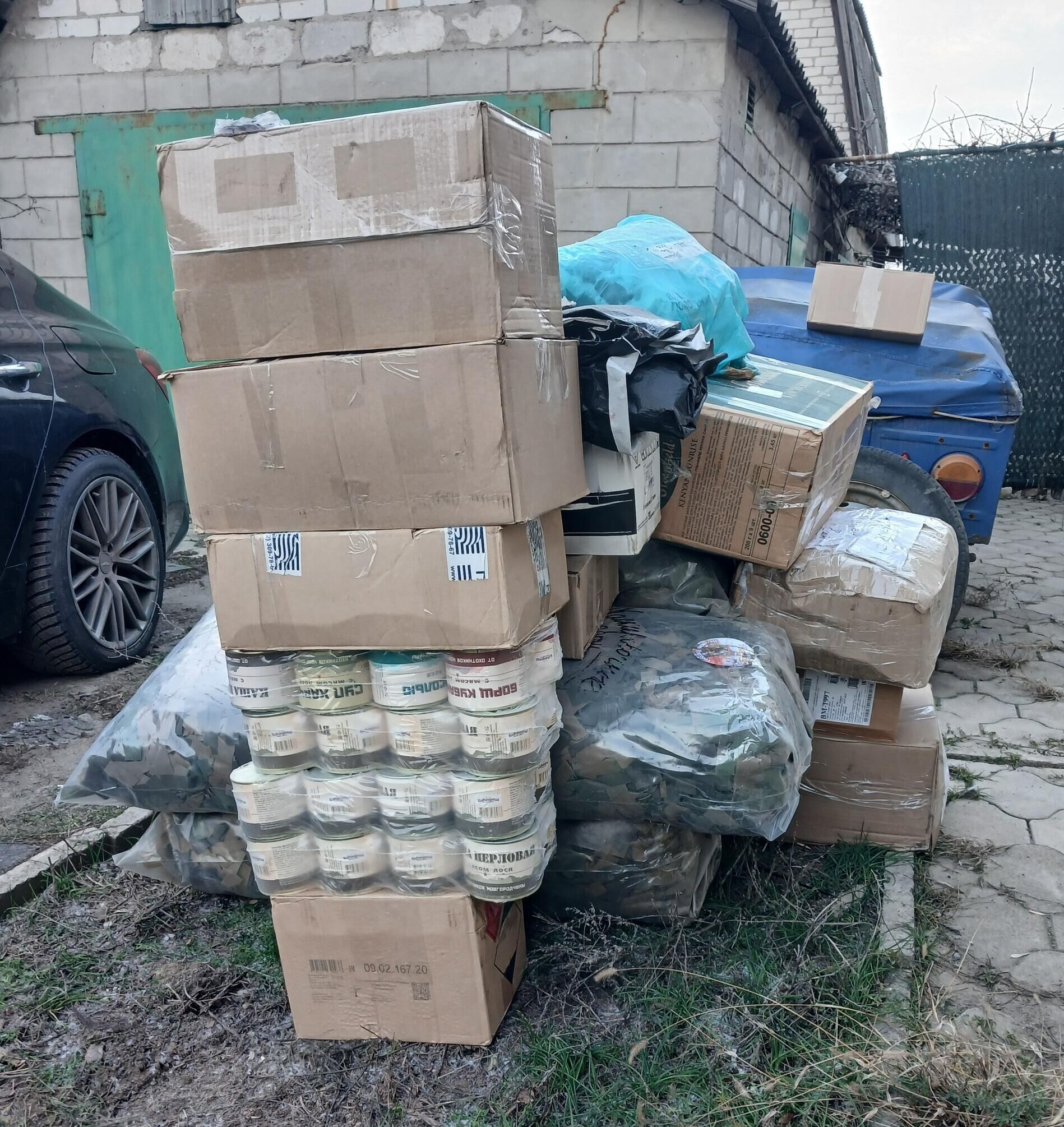 Новгородский депутат Сергей Тихомиров отвез в зону СВО стройматериалы, одежду и продукты - РИА Новости, 1920, 23.12.2025