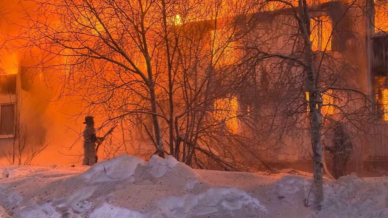 Тушение пожара в городе Тарко-Сале в Ямало-Ненецком автономном округе - РИА Новости, 1920, 23.12.2025