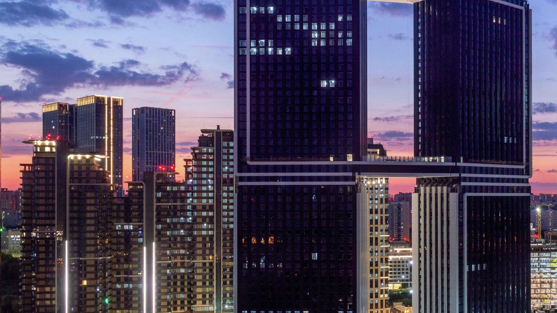 Дом с парящими мостами в районе Раменки в Москве - РИА Новости, 1920, 23.12.2025