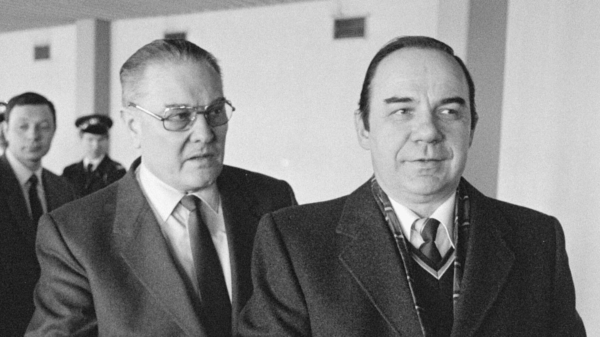 Виктор Белецкий (слева) и Анатолий Громыко в Голландии, 1985 год - РИА Новости, 1920, 23.12.2025