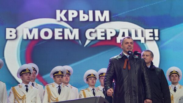 Выступление председателя Госсовета Крыма Владимир Константинова во время митинга-концерта Мы вместе!