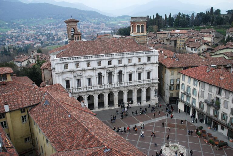 Тонущие в дымке холмы и леса, так восхитившие Стендаля Тонущие в дымке холмы и леса, так восхитившие Стендаля