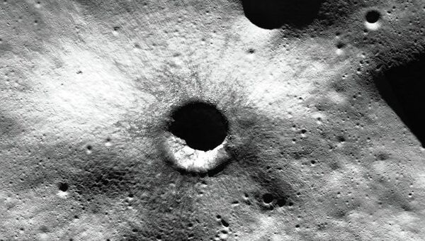 Кратер на поверхности Луны
