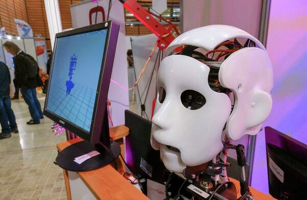 робот компании France Robotique на Innorobo 2014 в Лионе