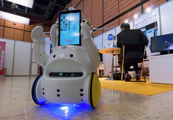 робот компании CRIIF на Innorobo 2014 в Лионе