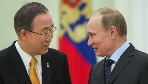 Президент России Владимир Путин (справа) и генеральный секретарь ООН Пан Ги Мун. Архивное фото