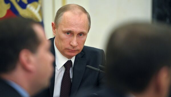 Президент России Владимир Путин проводит оперативное совещание с постоянными членами Совета безопасности РФ. Фото с места события