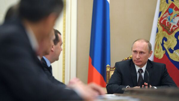 В.Путин провел оперативное заседание Совбеза РФ. Фото с места события
