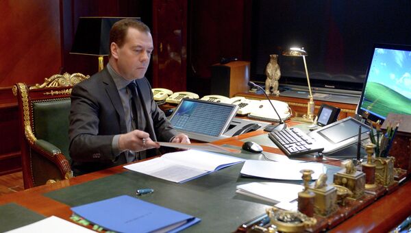 Д.Медведев в рабочем кабинете резиденции Горки. Архивное фото