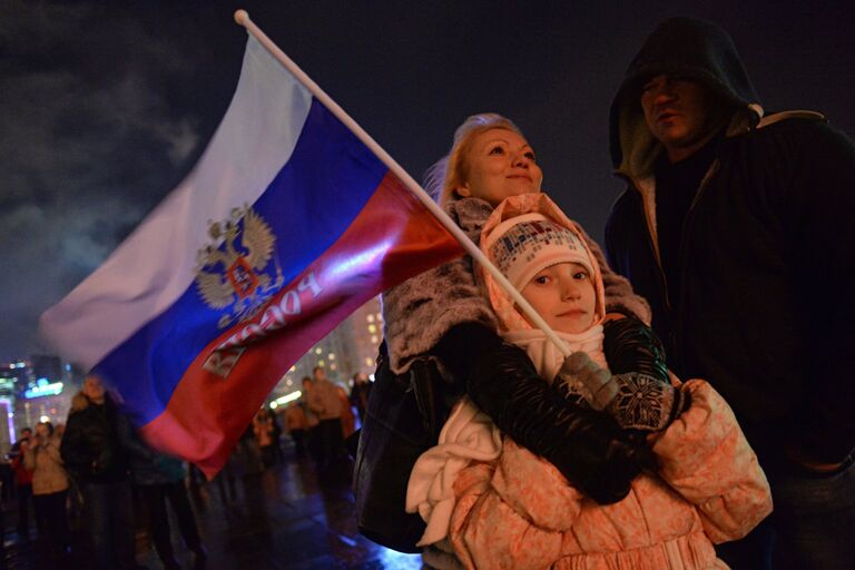 Праздничный салют в Москве, Симферополе и Севастополе в честь присоединения Крыма