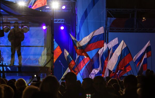 Концерт и салют в честь присоединения Крыма к России на главной площади Симферополя