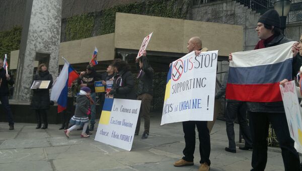 Совместная демонстрация в Нью-Йорке русских и украинцев в поддержку из дружбы и единства, фото с места события