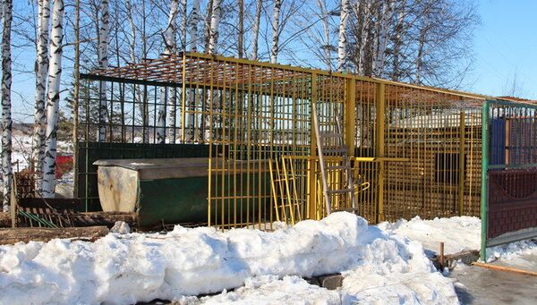 Разборка вольеров для медведей шашлычной Гоар близ Томска, событийное фото