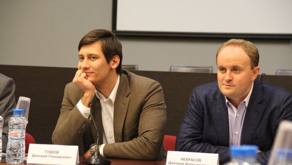 Дмитрий Гудков на круглом столе в Костроме. Событийное фото.