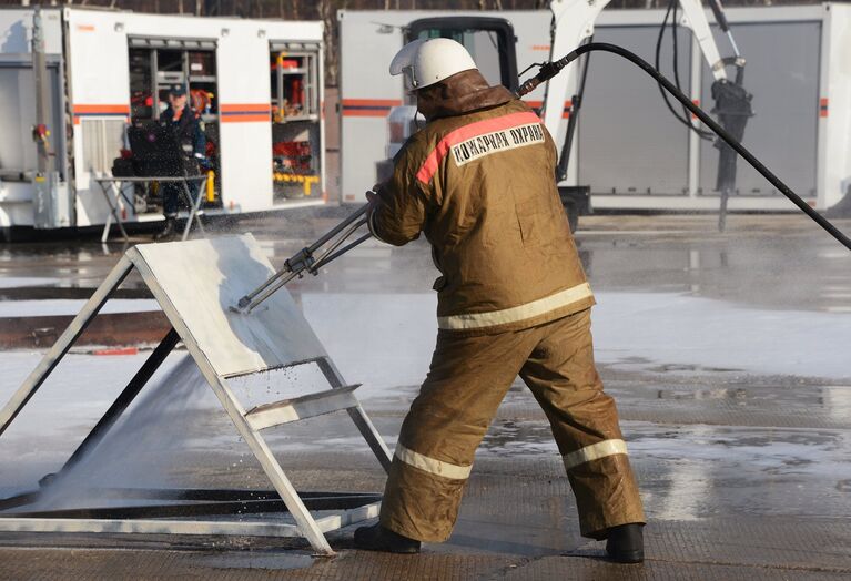 Показ образцов современной пожарно-спасательной техники МЧС России