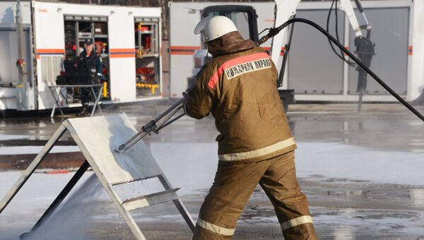 Показ образцов современной пожарно-спасательной техники МЧС России, архивное фото