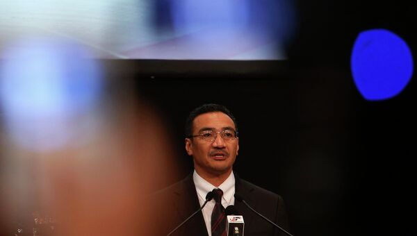 Министр транспорта Малайзии Хидшаммуддин Хуссейн во время пресс-конференции, посвященной поиску пропавшего Boeing 777
