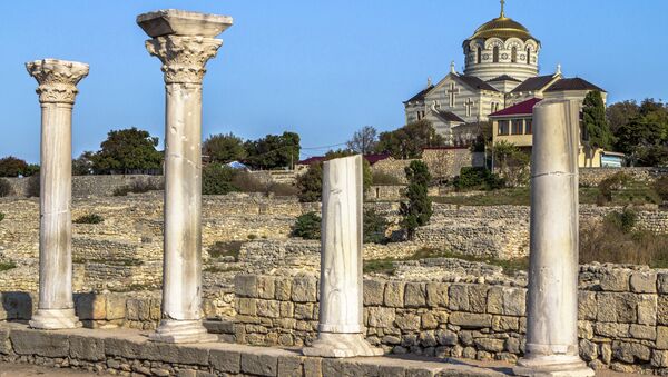 Руины древнегреческого города Херсонес в Крыму. Архивное фото