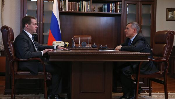 Премьер Дмитрий Медведев проводит встречу с президентом Республики Татарстан Рустамом Миннихановым