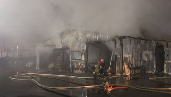 Тушение пожара в шиномонтажной мастерской. Фото с места события