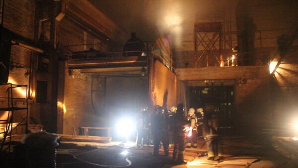 Пожар в производственном здании ЗАО Механический завод в Петербурге