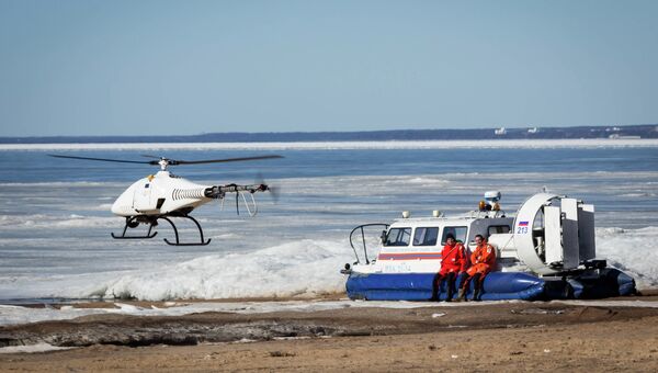 Специалисты МЧС патрулируют акваторию Финского залива при помощи беспилотного летательного аппарата (БПЛА). Архивное фото