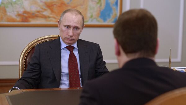 Владимир Путин провел рабочую встречу с Дмитрием Медведевым. Фото с места события