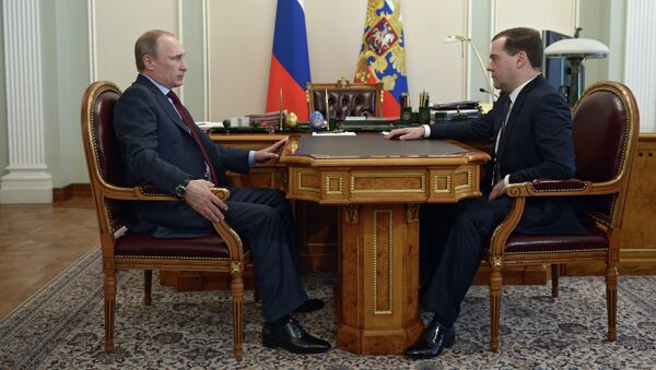 Владимир Путин провел рабочую встречу с Дмитрием Медведевым. Фото с места события