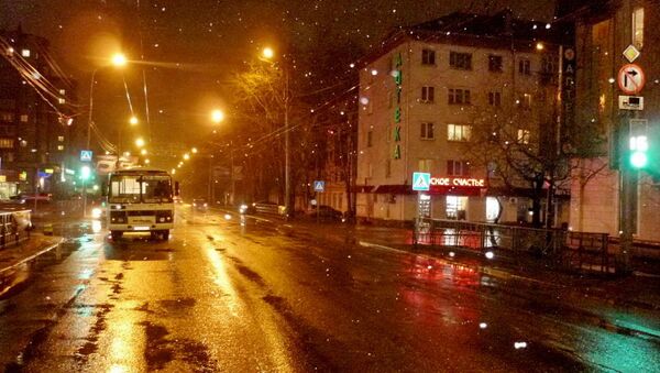 Маршрутка, сбившая старушку, переходившую дорогу на красный свет в Томске, фото с места событий