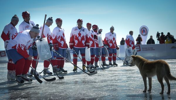 Выставочный матч Ночной Хоккейной Лиги на льду озера Байкал. Архивное фото