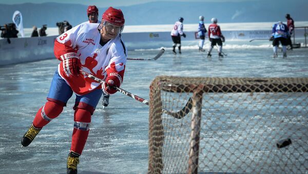 Выставочный матч Ночной Хоккейной Лиги на льду озера Байкал. Архив