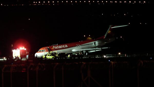 Самолет Fokker 100 авиакомпании Avianca, аварийно севший в аэропорту в Бразилии