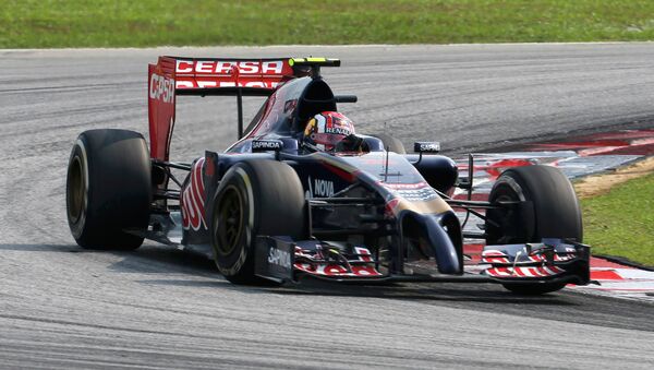 Российский автогонщик команды Формулы-1 Торо Россо Даниил Квят на дистанции Гран-при Малайзии