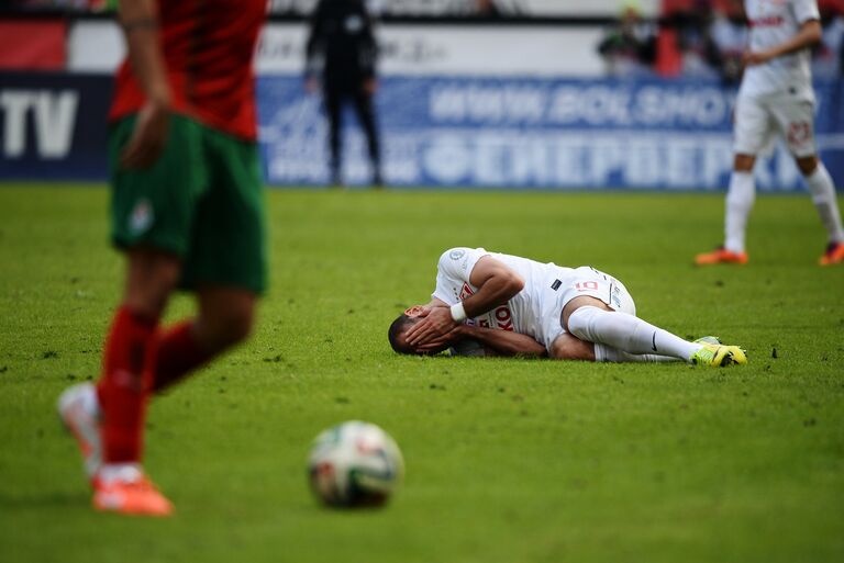 Нападающий Спартака Юра Мовсисян в матче против московского Локомотива