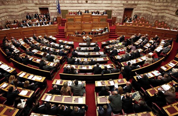 Греческий парламент перед голосованием по закону с мерами по реформе экономики Греческий парламент перед голосованием по закону с мерами по реформе экономики