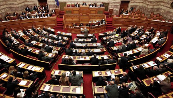 Греческий парламент перед голосованием по закону с мерами по реформе экономики