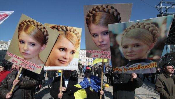 Плакаты с портретами Юлии Тимошенко, архивное фото